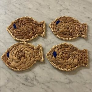 Seagrass fish coaster set